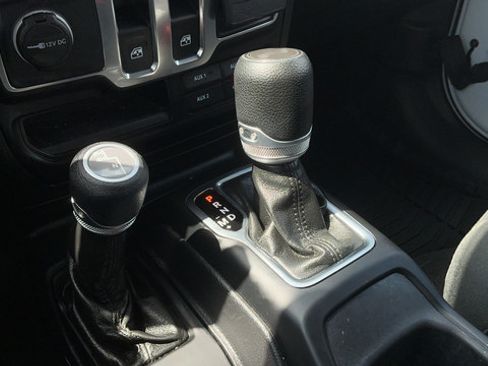 Used 2021 Jeep Wrangler Sport AWD/4WD image 17