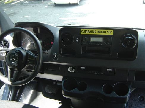 Used 2019 Mercedes-Benz Sprinter 144 image 9