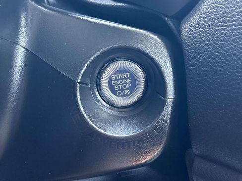 Used 2023 Jeep Renegade Latitude AWD/4WD image 30