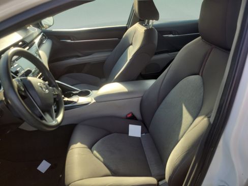 Used 2018 Toyota Camry LE w/ Convenience Package FWD image 10