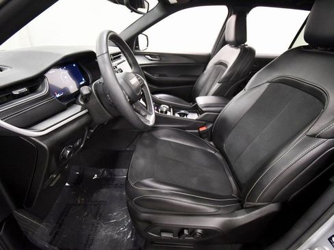 Used 2024 Jeep Grand Cherokee Altitude image 13