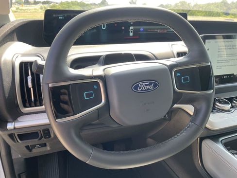Used 2025 Ford Expedition Max Active RWD image 15