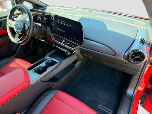 Used 2025 Chevrolet Equinox EV RS image 14