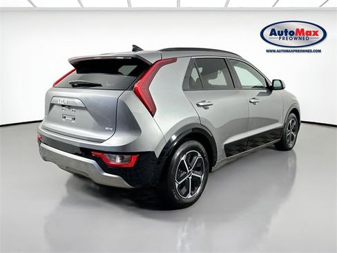 Used 2023 Kia Niro SX image 2