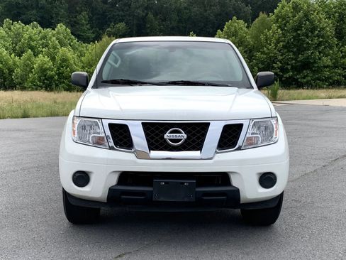 Used 2019 Nissan Frontier SV RWD image 2