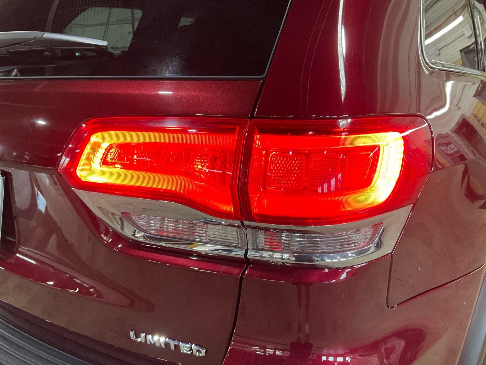 Used 2017 Jeep Grand Cherokee Limited w/ Trailer Tow Group IV AWD/4WD image 34
