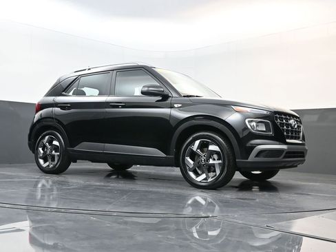 Certified 2025 Hyundai Venue SEL image 23