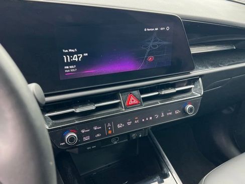 Certified 2025 Kia Niro Wind w/ Wind Preserve Package FWD image 19
