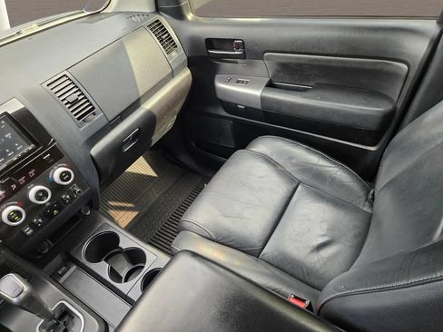 Used 2018 Toyota Sequoia TRD Sport AWD/4WD image 15