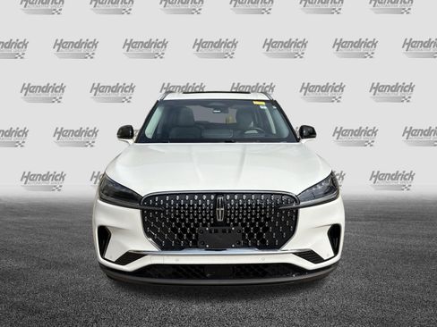 Used 2025 Lincoln Aviator Reserve AWD/4WD image 3