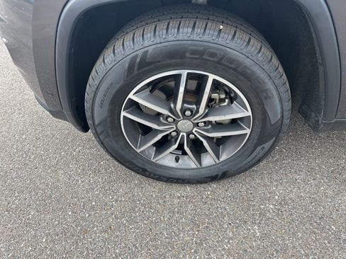 Used 2018 Jeep Grand Cherokee Limited image 9