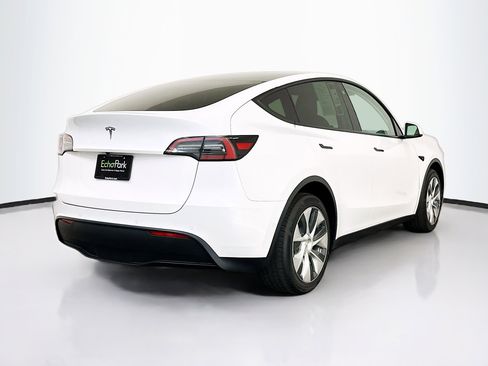 Used 2022 Tesla Model Y Long Range image 9