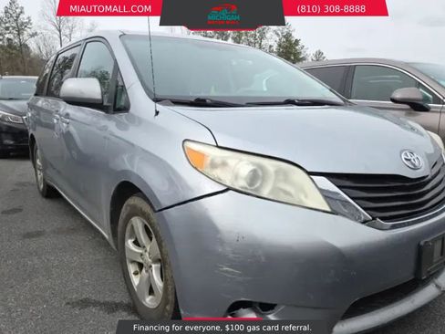 Used 2011 Toyota Sienna LE image 3
