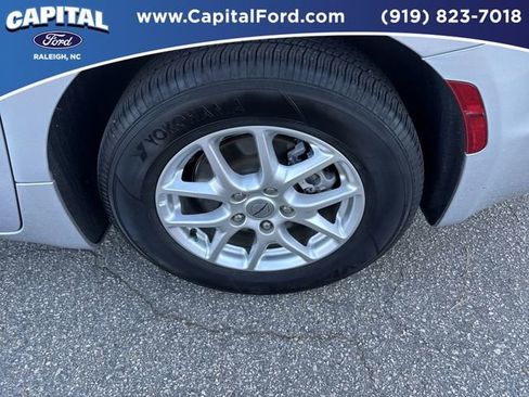 Used 2024 Chrysler Pacifica Touring-L image 13