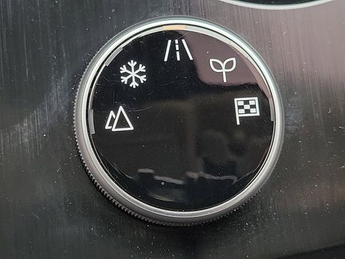 Used 2023 Nissan Rogue SV image 16