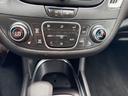 Used 2022 Chevrolet Malibu LT image 28