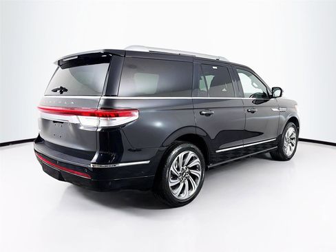 Used 2024 Lincoln Navigator Reserve AWD/4WD image 7