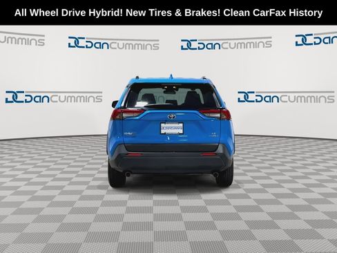 Used 2020 Toyota RAV4 LE w/ Carpet Mat Package AWD/4WD image 8