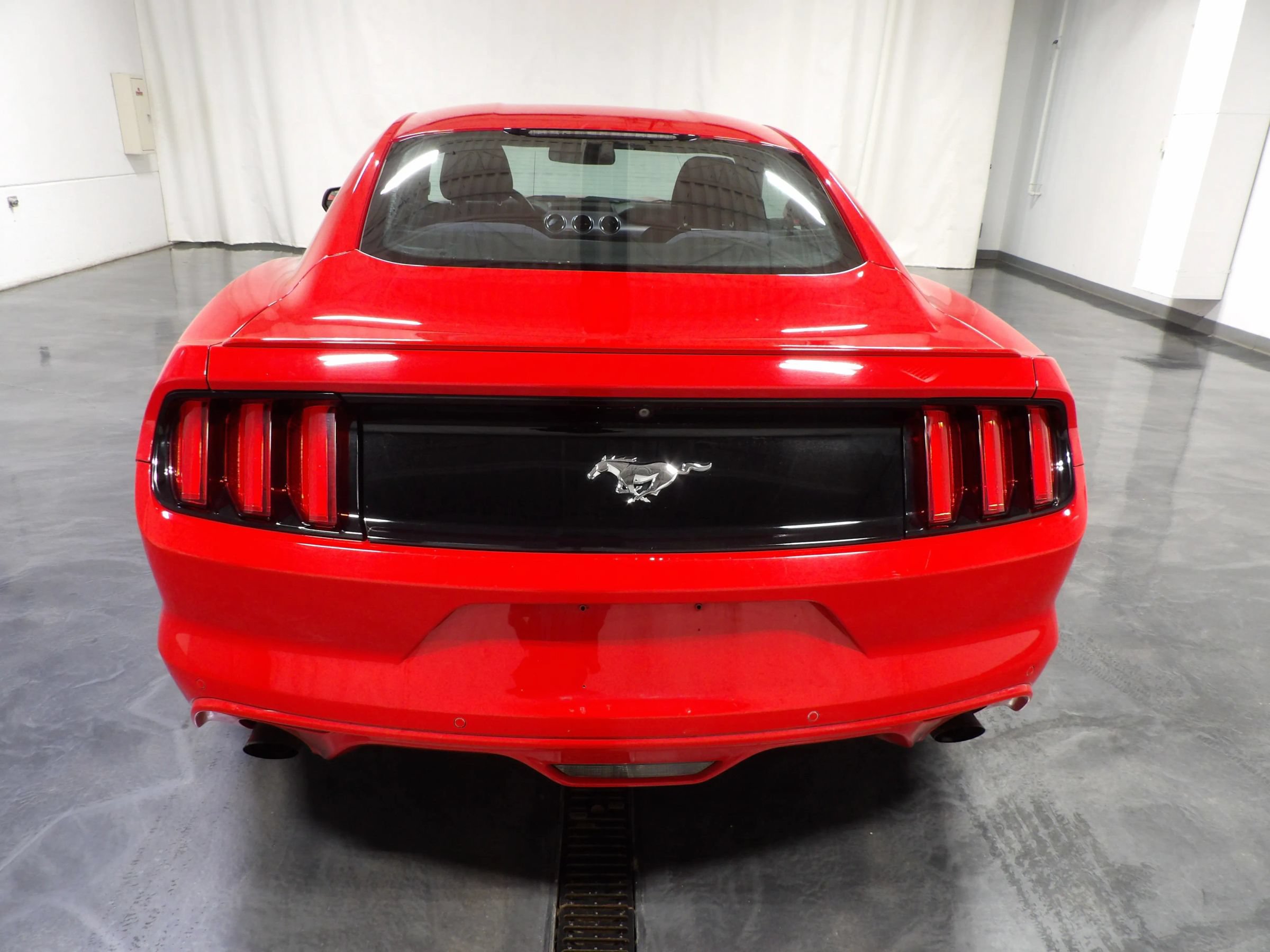 Used 2015 Ford Mustang Coupe RWD image 5