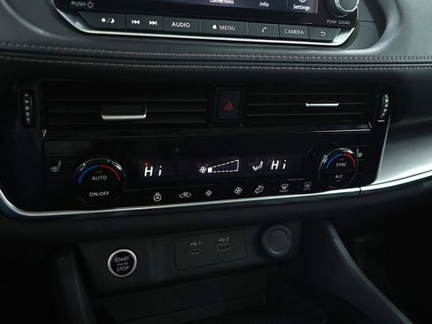 Used 2022 Nissan Rogue SV w/ SV Premium Package image 22