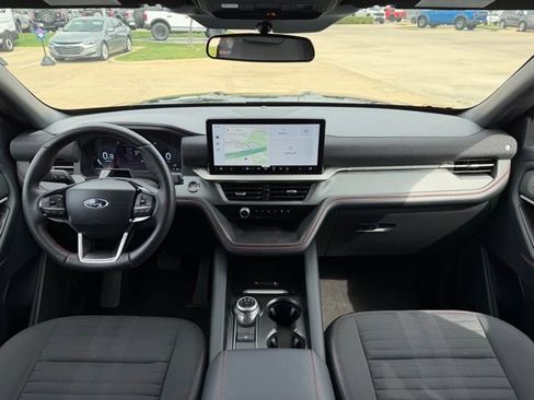Used 2025 Ford Explorer ST-Line w/ ST-Line Street Pack image 23