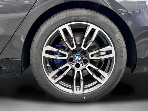 Used 2025 BMW 530i xDrive w/ M Sport Package AWD/4WD image 29