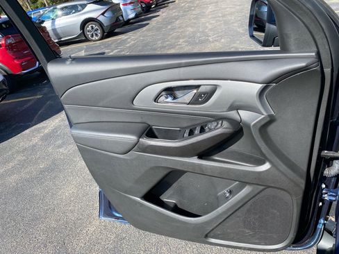 Used 2022 Chevrolet Traverse LT image 22