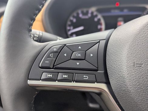 Used 2025 Nissan Sentra SV w/ SV Premium Package FWD image 30