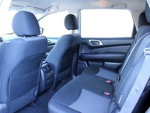 Used 2019 Nissan Pathfinder S image 17