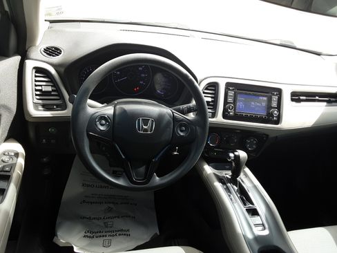 Used 2021 Honda HR-V LX image 17