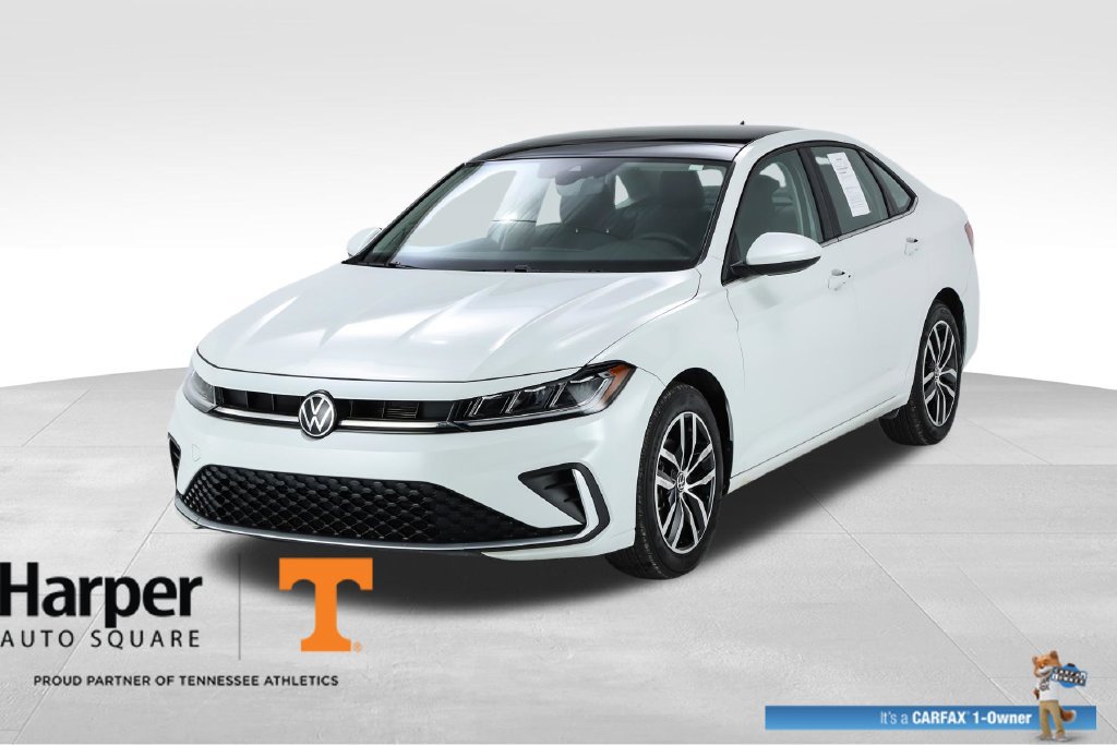 Used 2025 Volkswagen Jetta SE w/ Sunroof Package FWD image 1