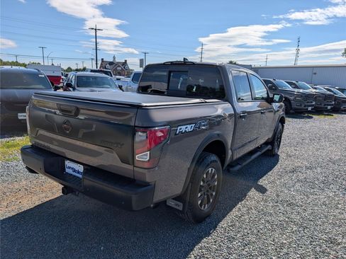Used 2022 Nissan Titan PRO-4X w/ Pro-4x Convenience Package AWD/4WD image 5
