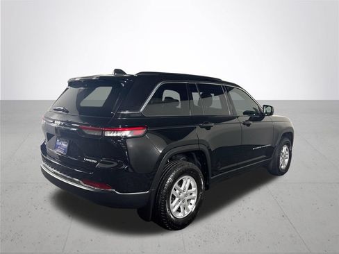 Certified 2025 Jeep Grand Cherokee Laredo w/ MOPAR Finishing Package AWD/4WD image 7