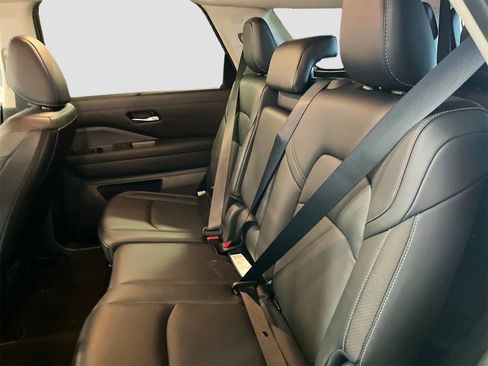 Used 2023 Nissan Pathfinder SL image 25