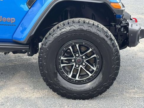 Used 2024 Jeep Wrangler Unlimited Rubicon AWD/4WD image 11