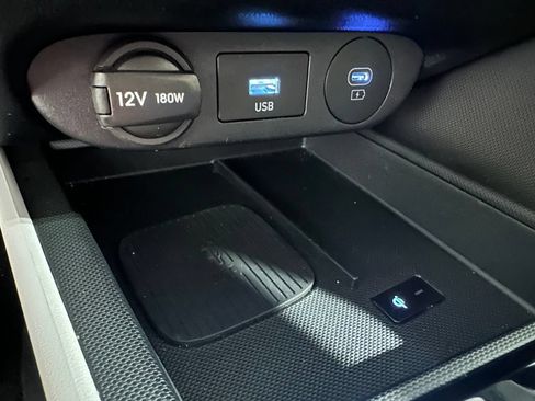 Used 2025 Hyundai Elantra Limited FWD image 31
