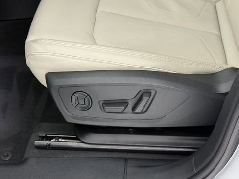 Certified 2025 Audi Q3 2.0T Premium image 14