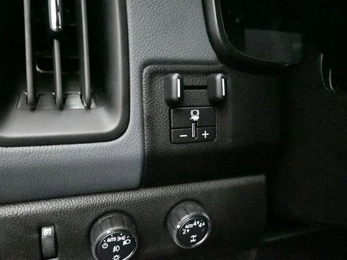 Used 2022 Chevrolet Colorado Z71 AWD/4WD image 13