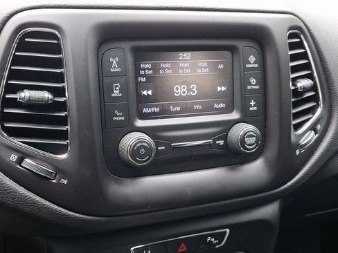 Used 2018 Jeep Compass Latitude w/ Safe & Security Group AWD/4WD image 17