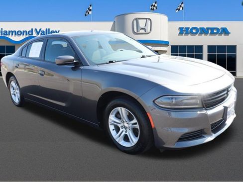 Used 2019 Dodge Charger SXT image 1