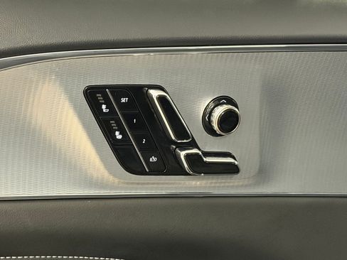 Used 2024 Cadillac Lyriq Tech RWD image 15