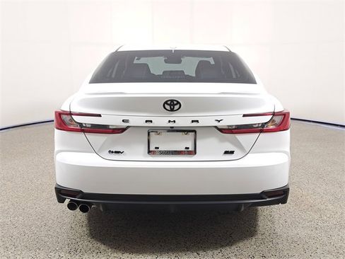 Used 2025 Toyota Camry SE image 6