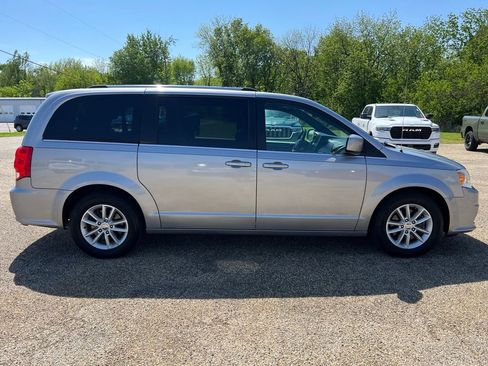 Used 2018 Dodge Grand Caravan SXT FWD image 4