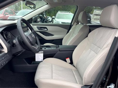 Used 2025 Nissan Rogue SV FWD image 19