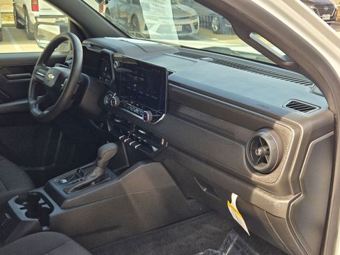 Certified 2024 Chevrolet Colorado W/T image 28