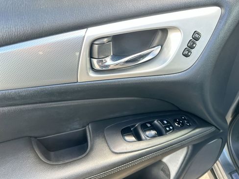 Used 2020 Nissan Pathfinder SL image 13