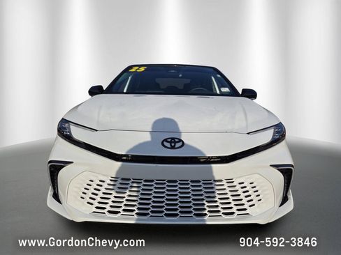 Used 2025 Toyota Camry XSE FWD image 9