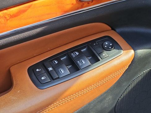Used 2013 Jeep Grand Cherokee Overland w/ Advance Technology Group AWD/4WD image 24
