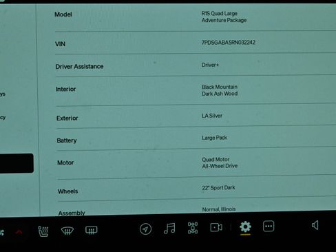 Used 2024 Rivian R1S Adventure image 19