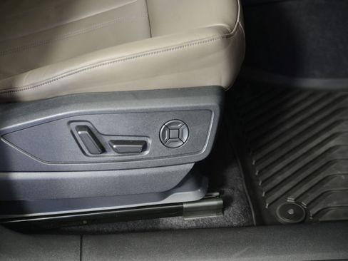 Certified 2025 Audi Q5 Premium w/ Convenience Package image 10